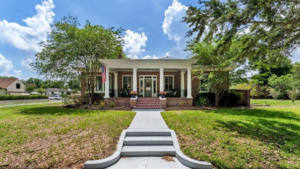 Single Family Residence in LAKELAND