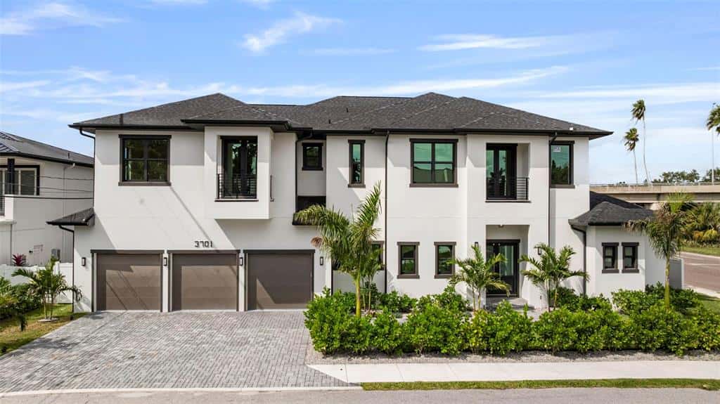 Single Family Residence in TAMPA