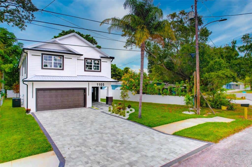 Single Family Residence in SAFETY HARBOR