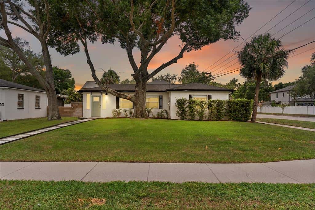 Single Family Residence in TAMPA