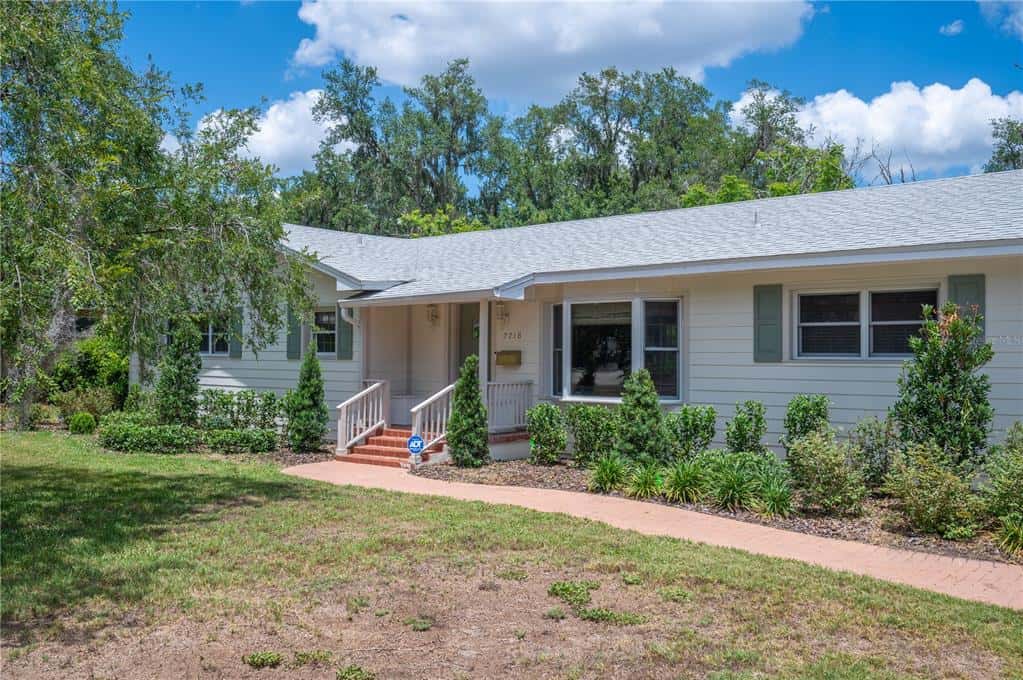 Single Family Residence in LAKELAND