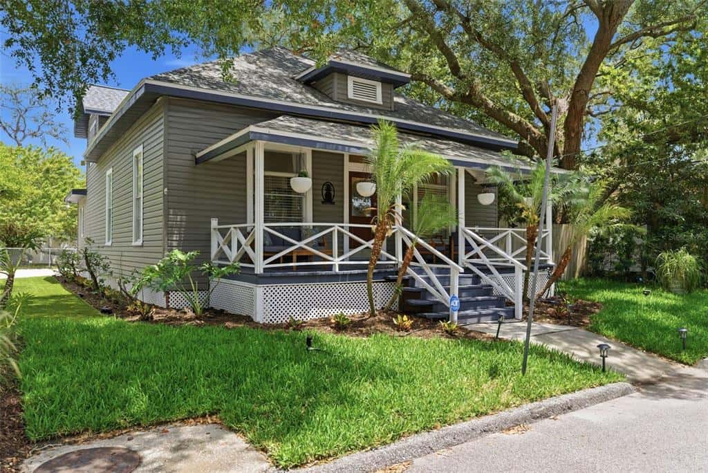 Single Family Residence in TAMPA