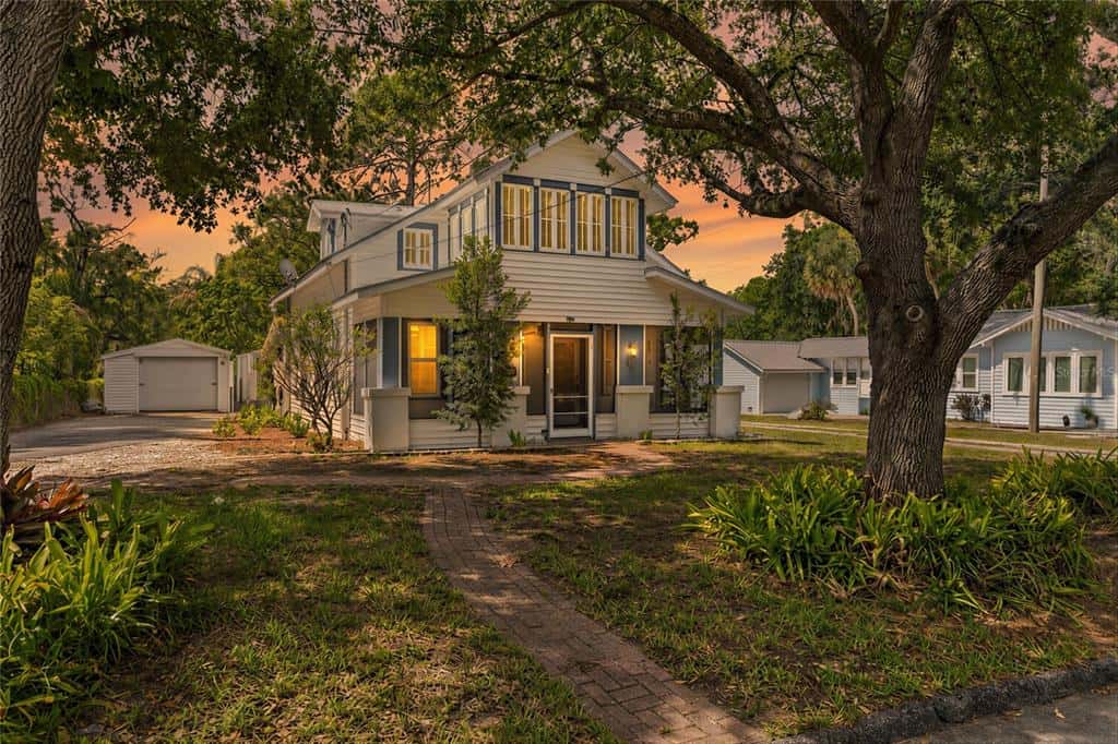 Single Family Residence in TAMPA