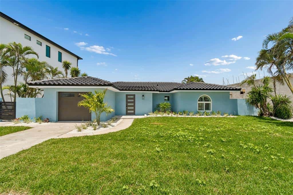 Single Family Residence in TREASURE ISLAND