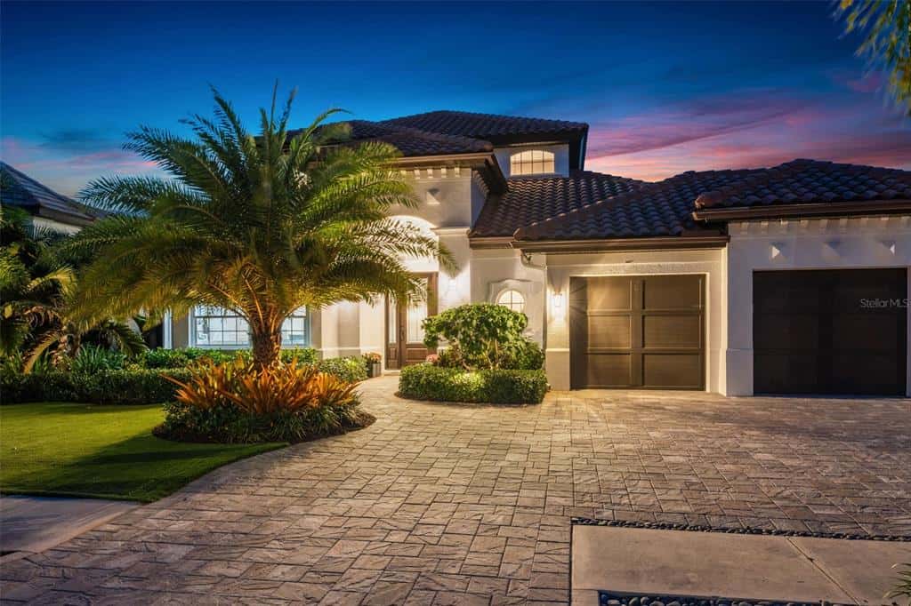 Single Family Residence in SARASOTA
