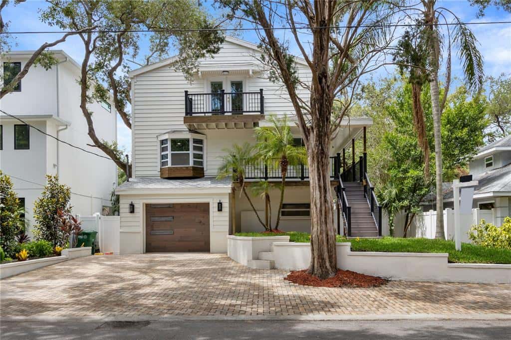 Single Family Residence in TAMPA