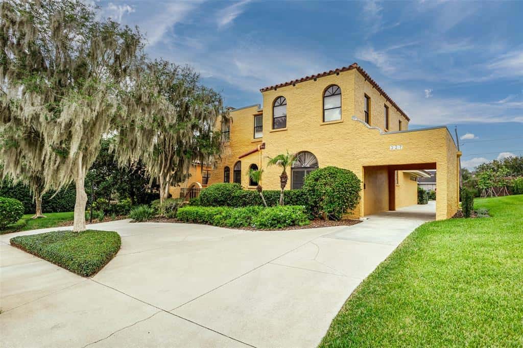 Single Family Residence in LAKELAND
