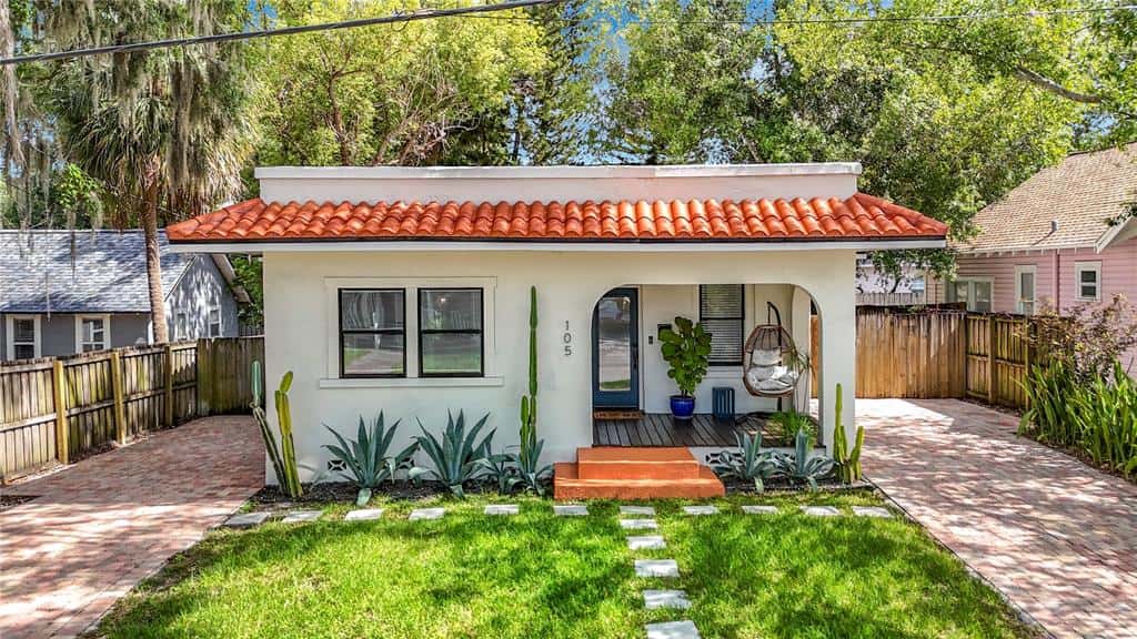 Single Family Residence in TAMPA