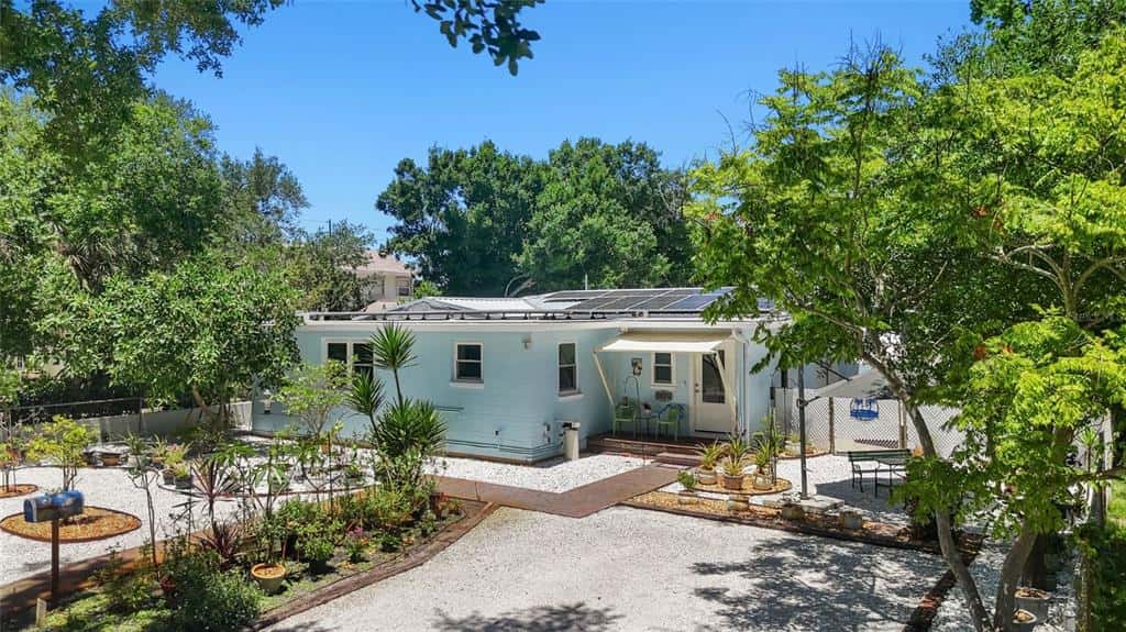 Single Family Residence in GULFPORT