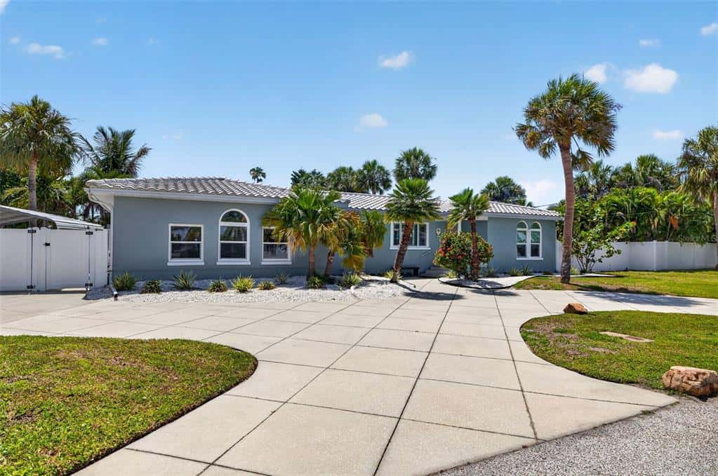 Single Family Residence in CLEARWATER BEACH