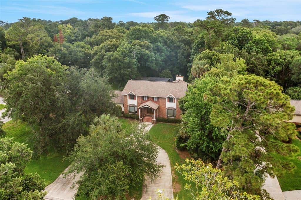 Single Family Residence in LONGWOOD