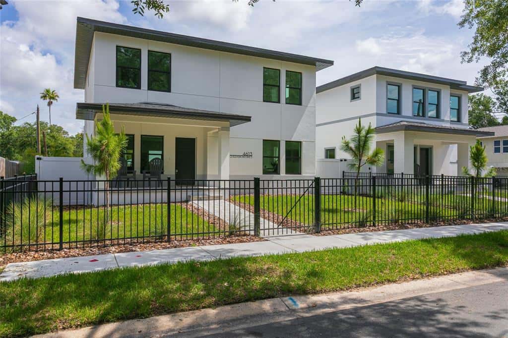 Single Family Residence in ST PETERSBURG