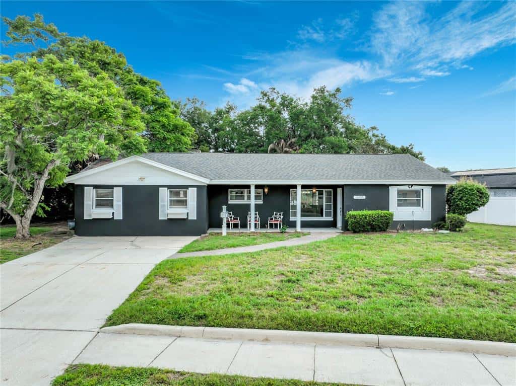 Single Family Residence in ORLANDO