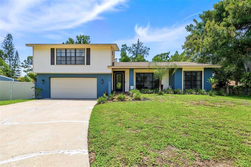 Single Family Residence in TAMPA