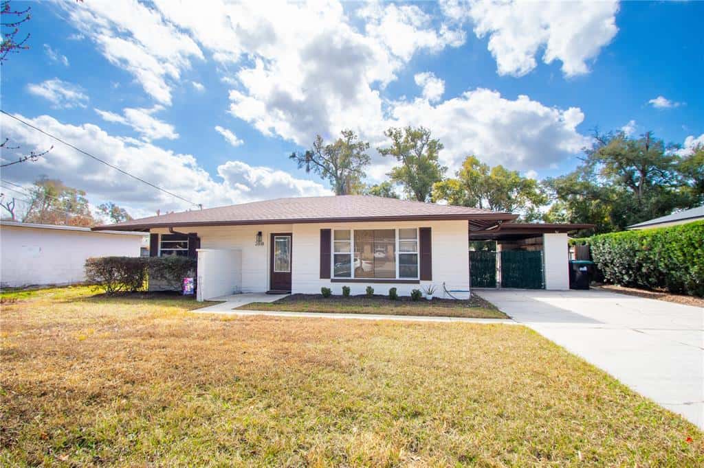 Single Family Residence in ORLANDO