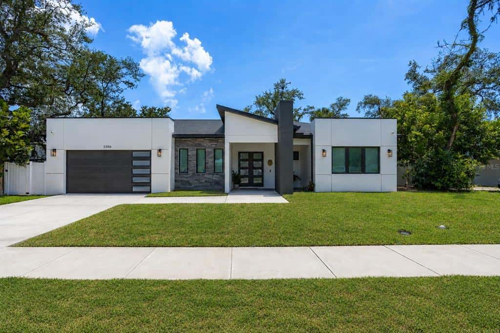 Single Family Residence in TAMPA