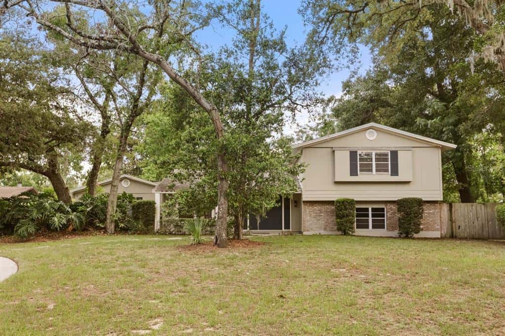Single Family Residence in LONGWOOD