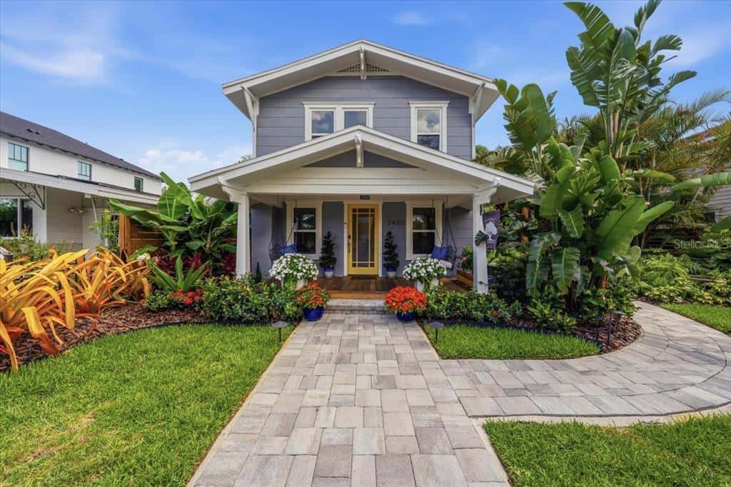 Single Family Residence in ST PETERSBURG
