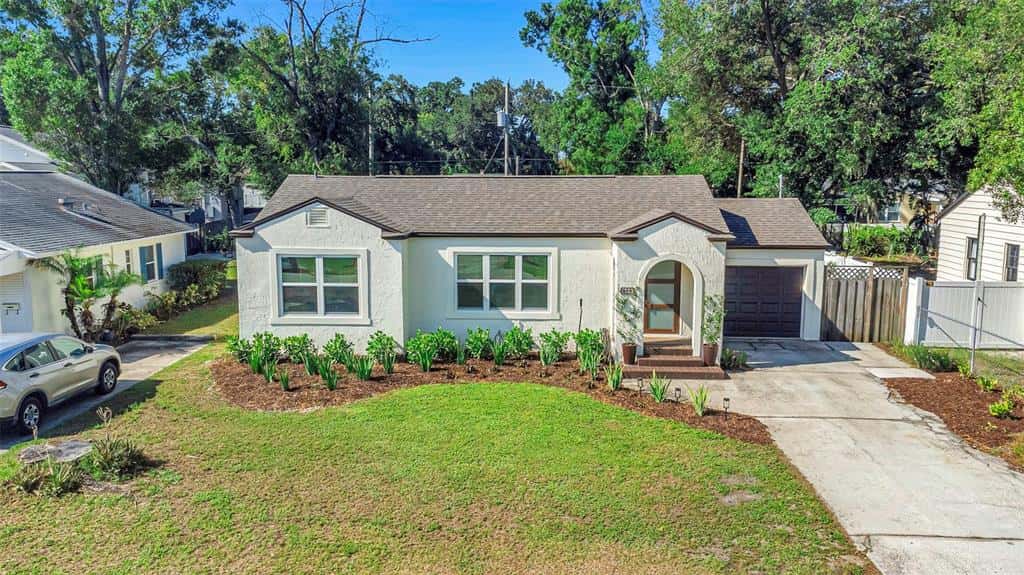 Single Family Residence in TAMPA