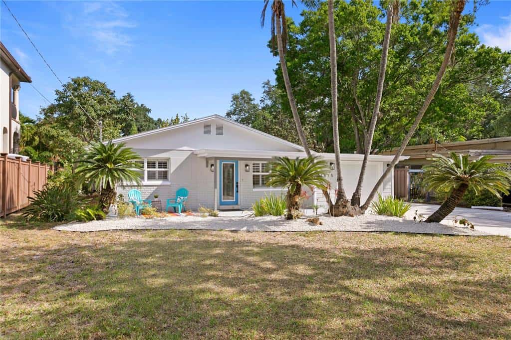 Single Family Residence in TAMPA