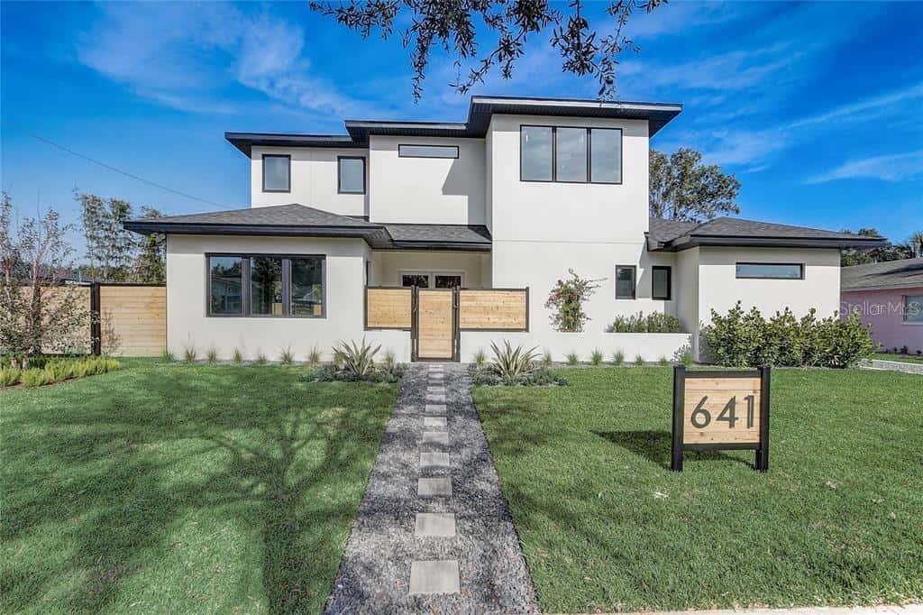 Single Family Residence in WINTER PARK