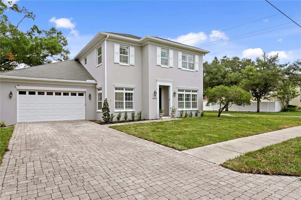 Single Family Residence in TAMPA