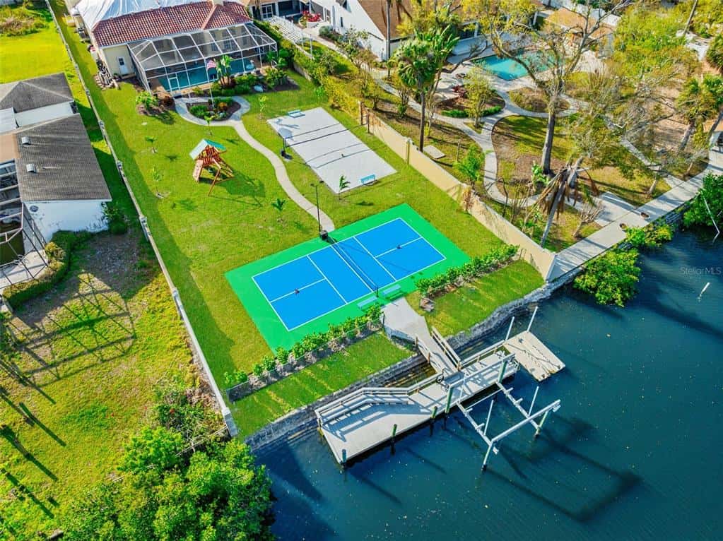Single Family Residence in TAMPA