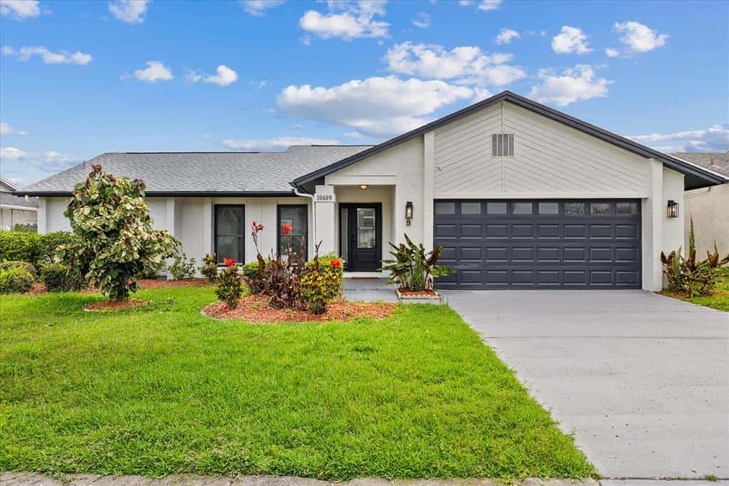 Single Family Residence in TAMPA
