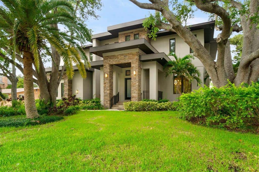 Single Family Residence in TAMPA