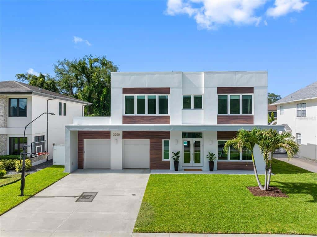Single Family Residence in TAMPA