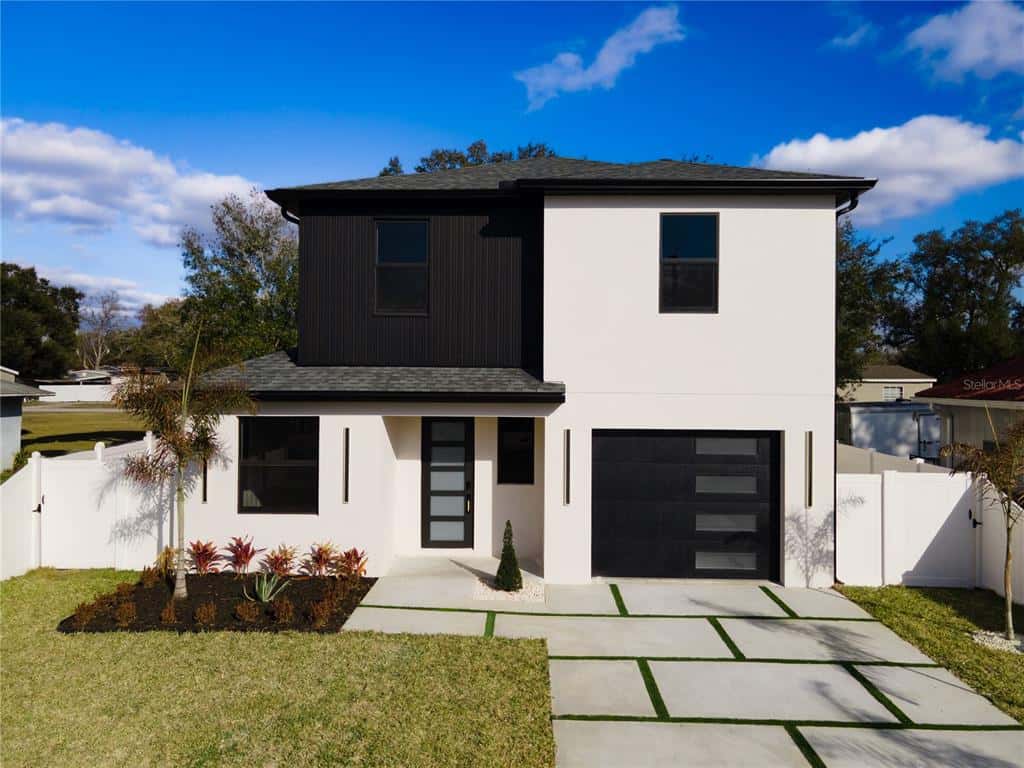 Single Family Residence in TAMPA