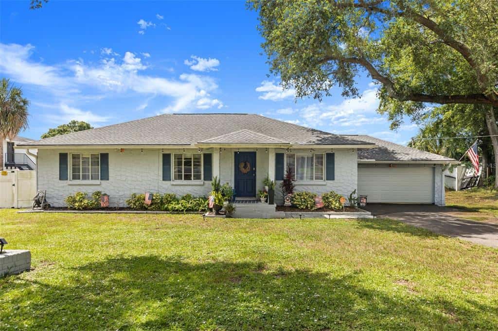 Single Family Residence in TAMPA