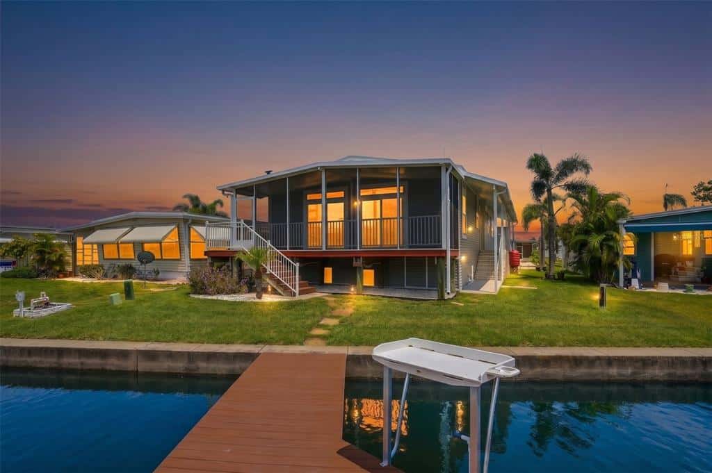 Manufactured Home in ST PETERSBURG
