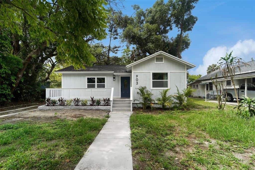 Single Family Residence in TAMPA