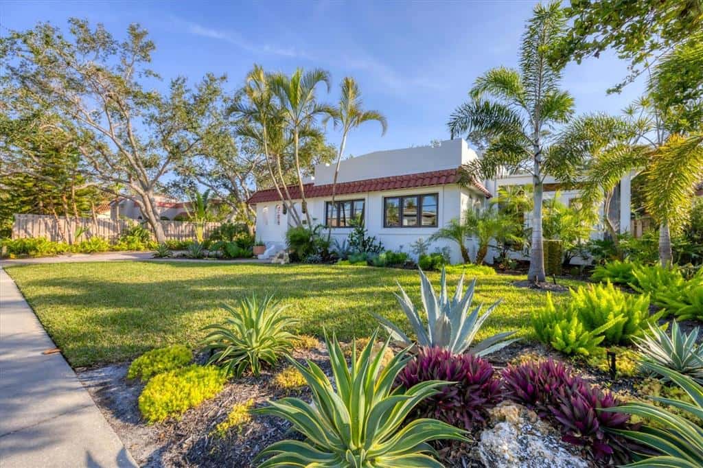 Single Family Residence in SARASOTA