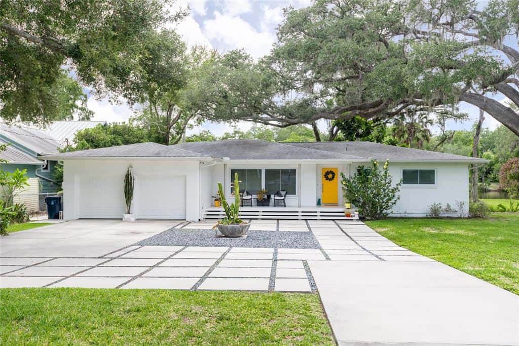 Single Family Residence in TAMPA