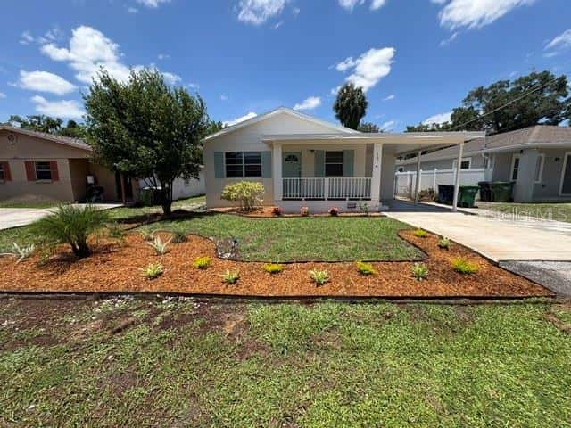 Single Family Residence in TAMPA