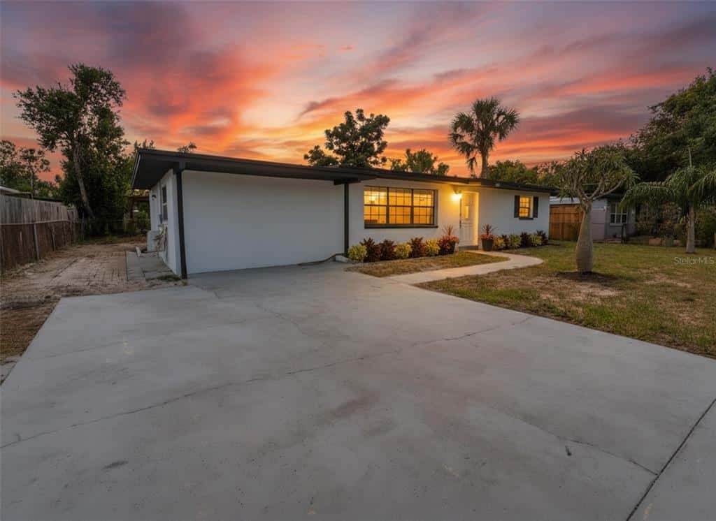 Single Family Residence in TAMPA