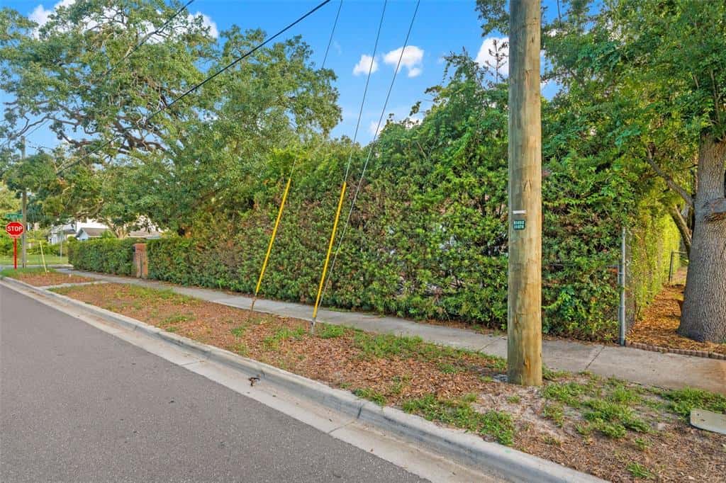 Land in TAMPA