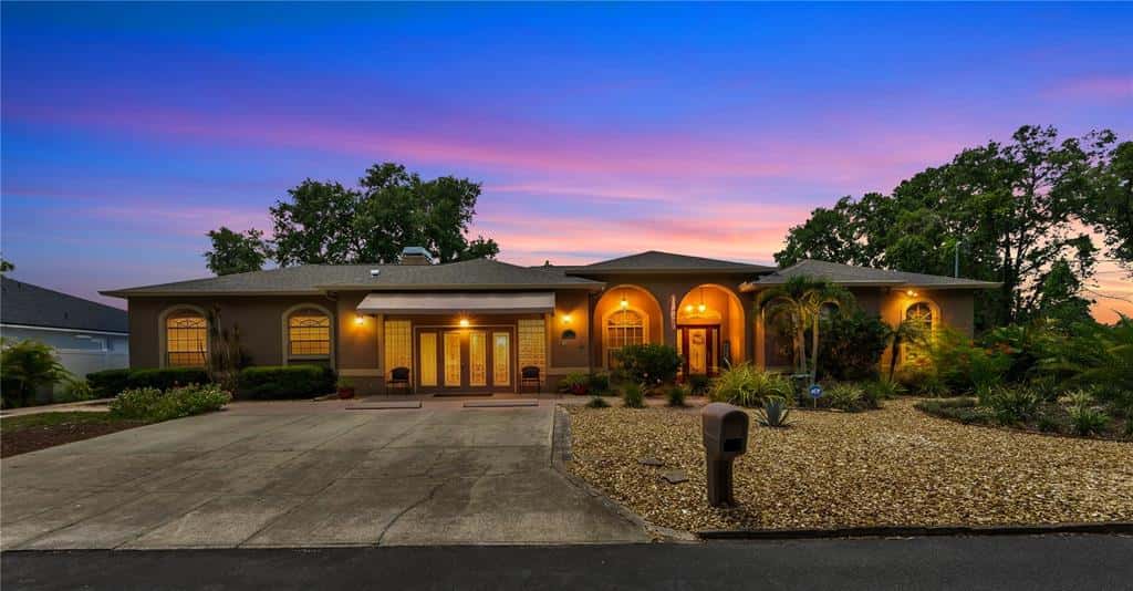 Single Family Residence in TAMPA