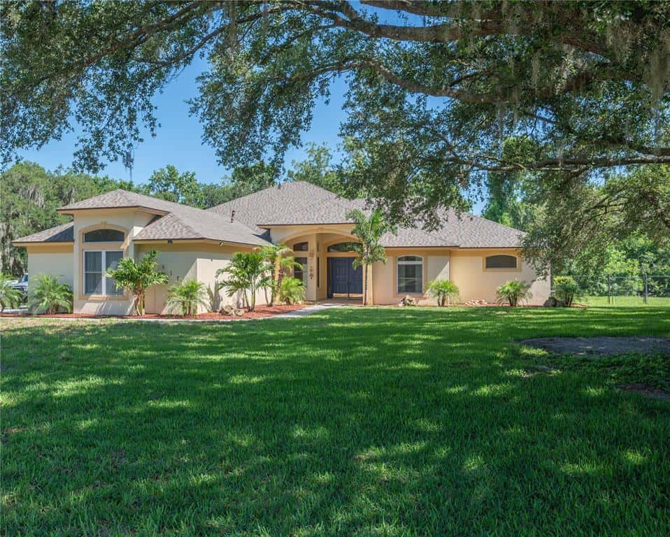 Single Family Residence in LAKELAND