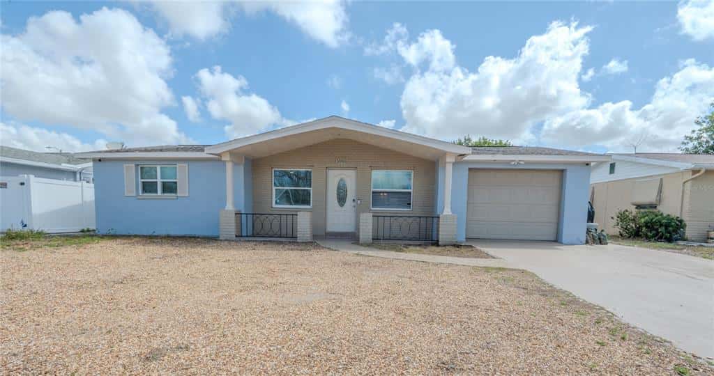 Single Family Residence in HOLIDAY