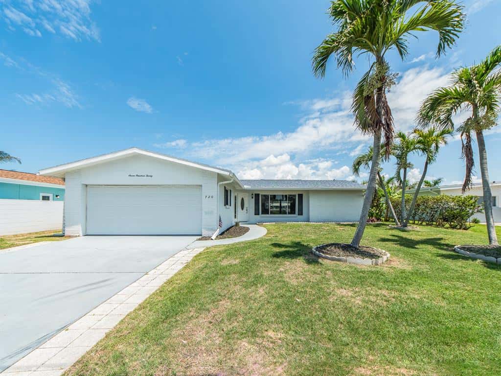 Single Family Residence in TREASURE ISLAND