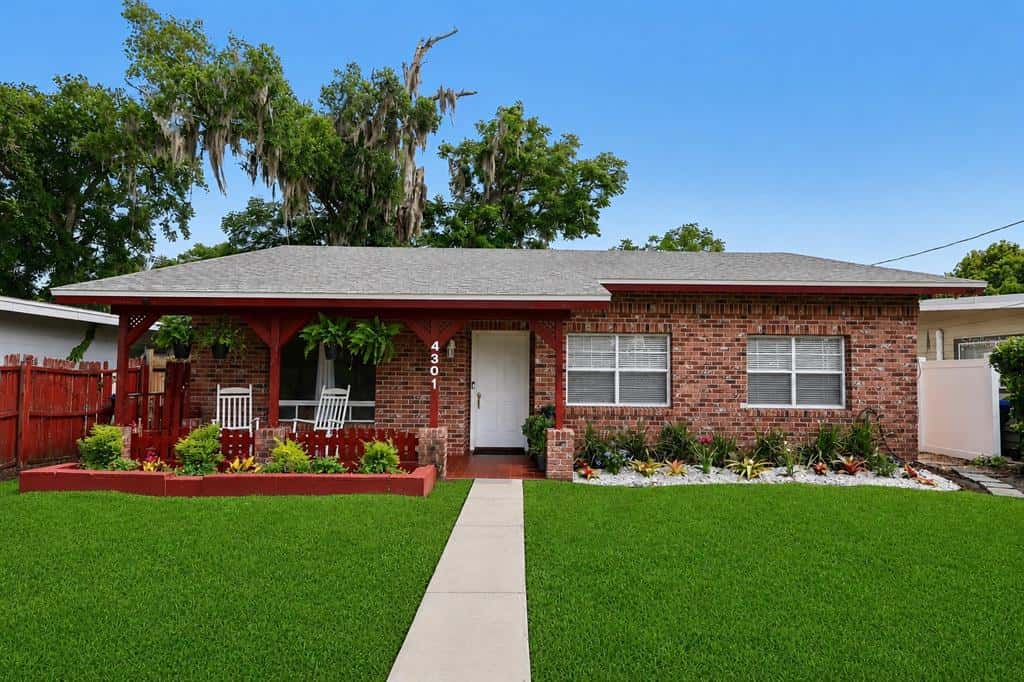 Single Family Residence in ORLANDO