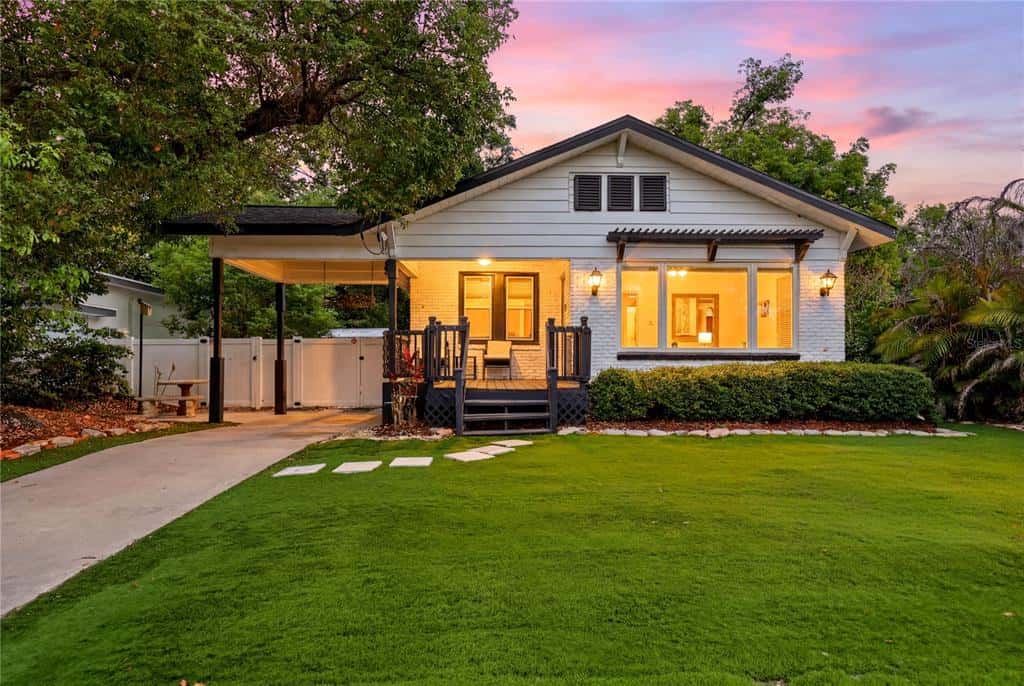 Single Family Residence in TAMPA