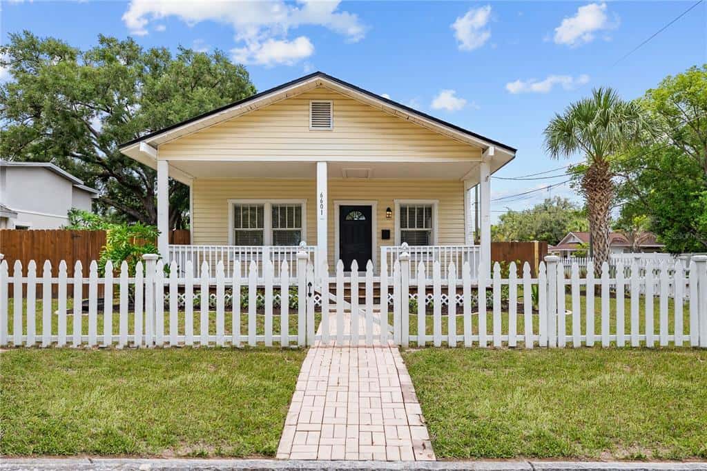 Single Family Residence in TAMPA
