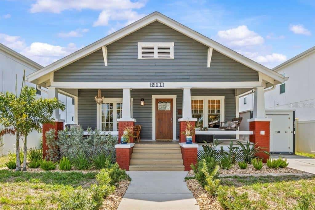 Single Family Residence in TAMPA