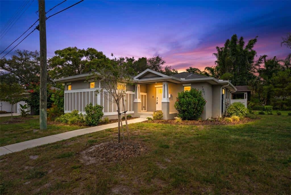 Single Family Residence in TAMPA