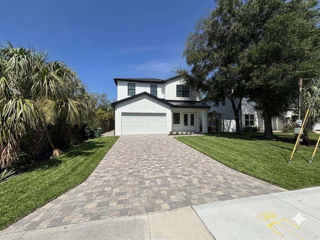 Single Family Residence in TAMPA
