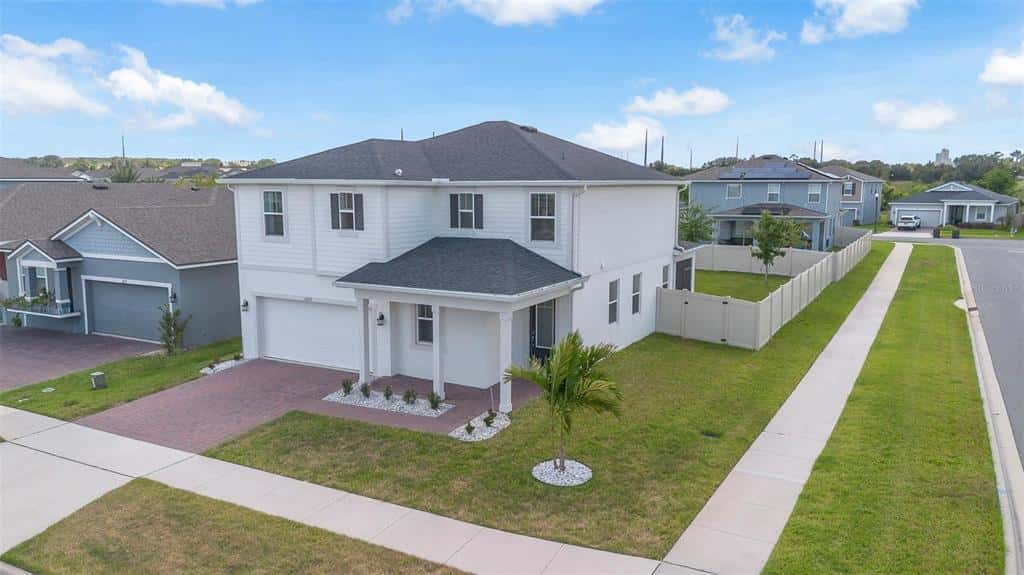 Single Family Residence in CLERMONT